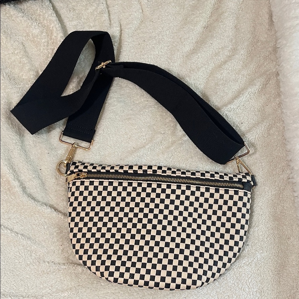 Elegant Checkered Crossbody Bag in Black and White
